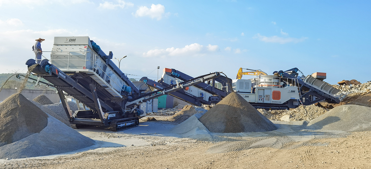 【東蒙案例】顎、錐、篩移動(dòng)站石英巖破碎生產(chǎn)線火熱投產(chǎn)！